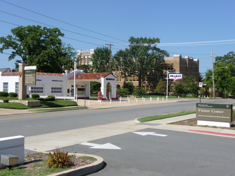 Replica Mobil station, Little Rock High School in the background