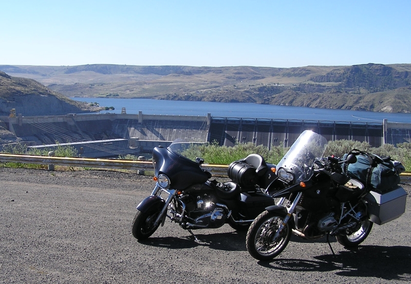 bikes in the foreground, Grand Coulee dam in the background